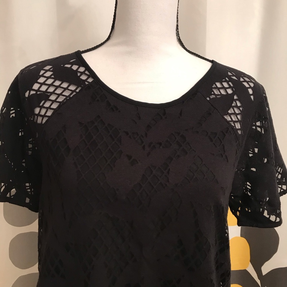 ❣️CLASSY CUTE TOP❣️ - Picture 2 of 4